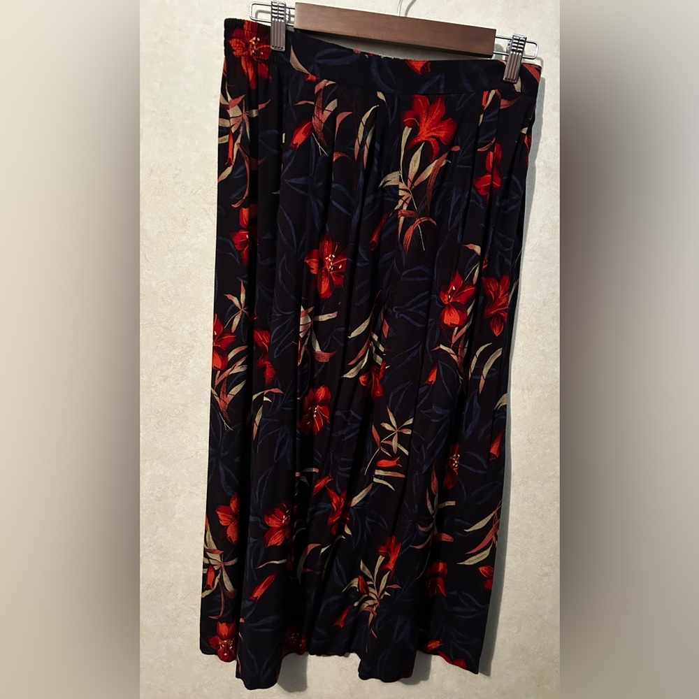 Sag Harbor Black Red Blue Floral Skirt